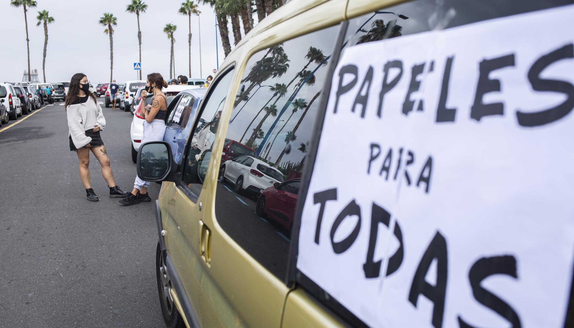Una caravana de vehículos marcha en Gran Canaria por los derechos de las personas migrantes y las "fronteras seguras" - 8